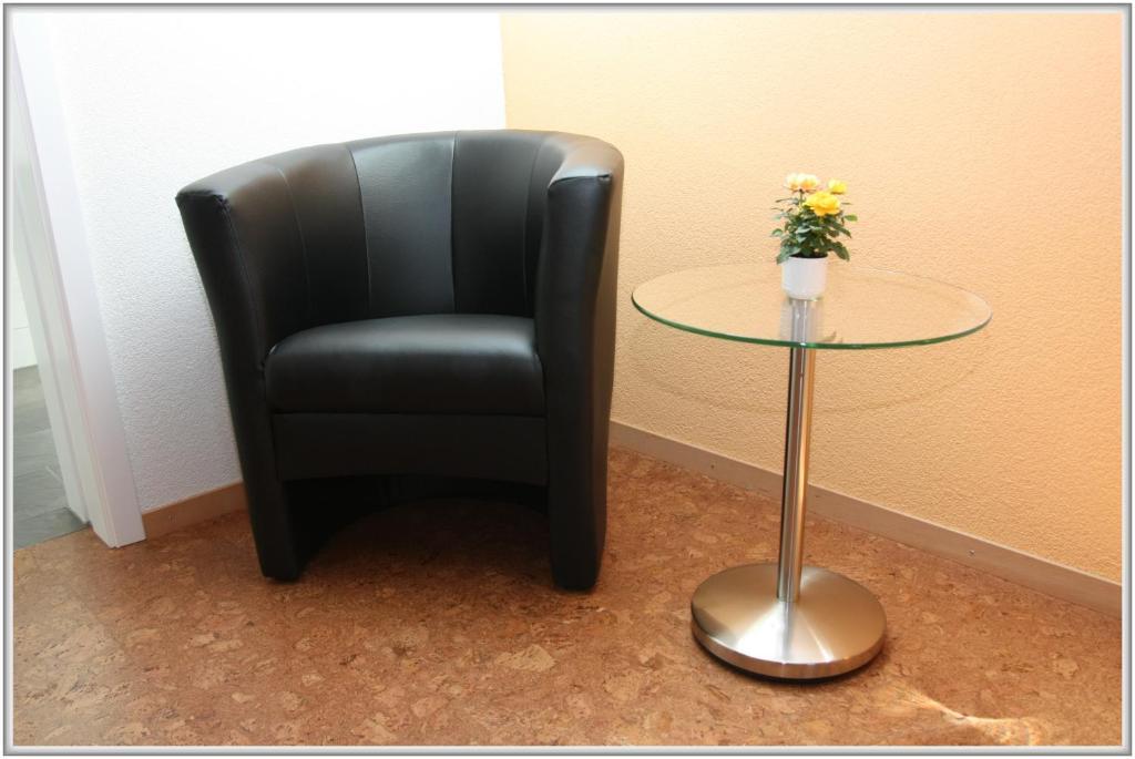 Hotel Speiserestaurant Bahnhof Guttingen Номер фото