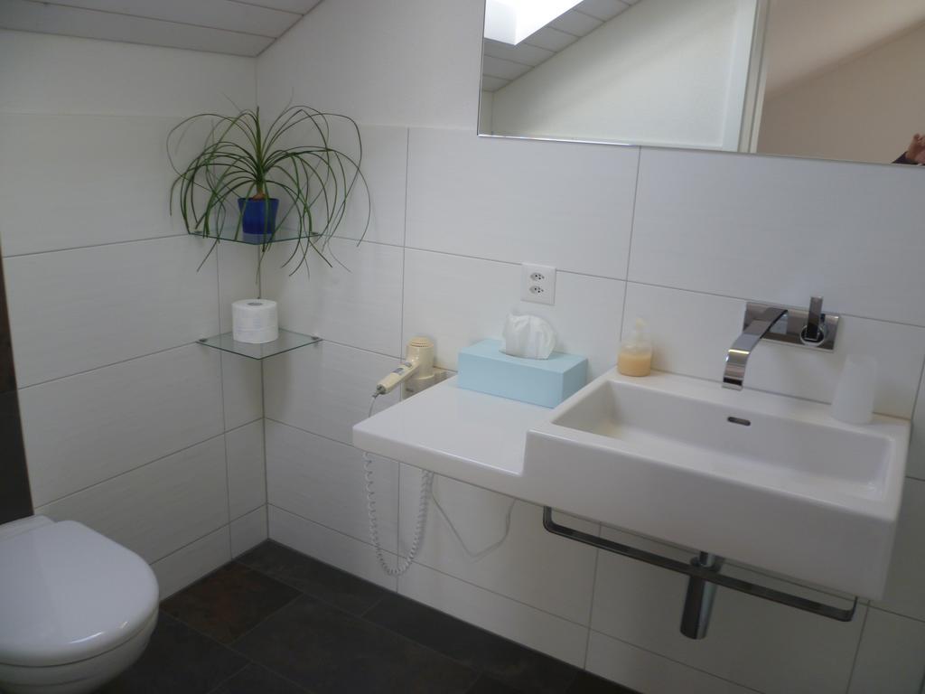 Hotel Speiserestaurant Bahnhof Guttingen Номер фото