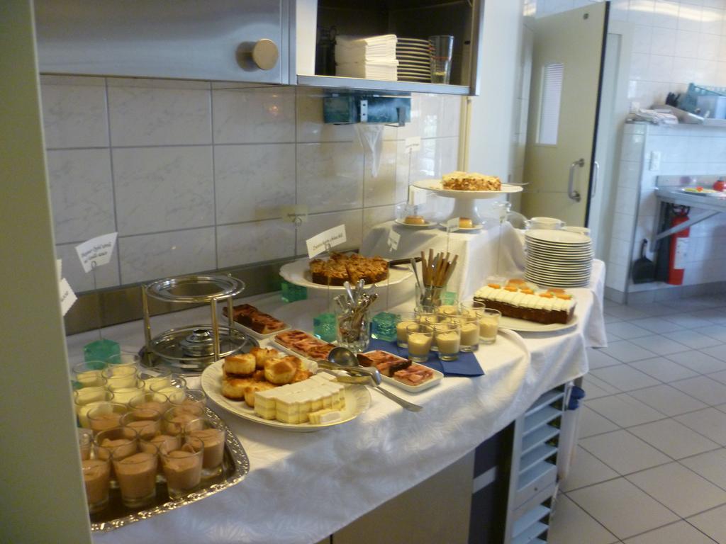 Hotel Speiserestaurant Bahnhof Guttingen Экстерьер фото