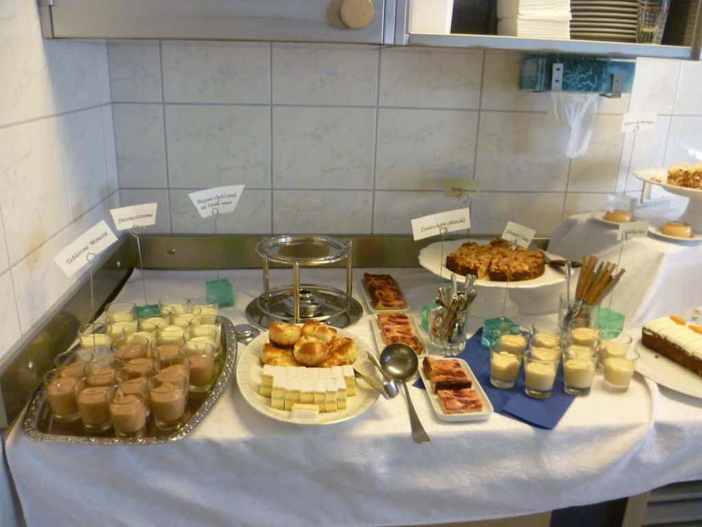 Hotel Speiserestaurant Bahnhof Guttingen Экстерьер фото