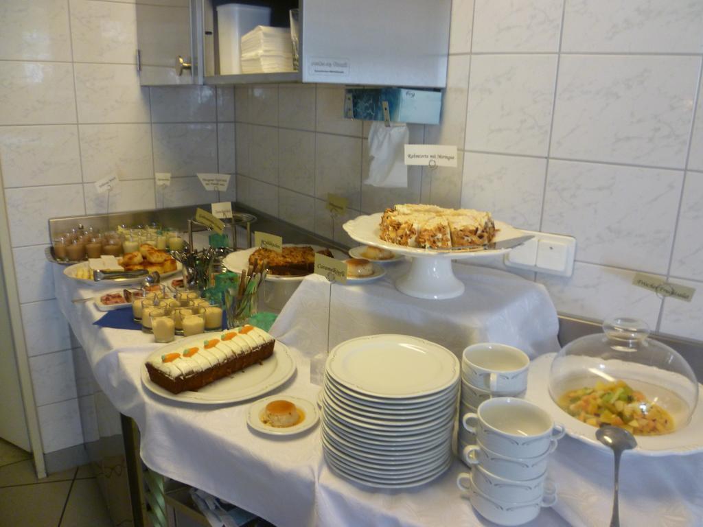 Hotel Speiserestaurant Bahnhof Guttingen Экстерьер фото