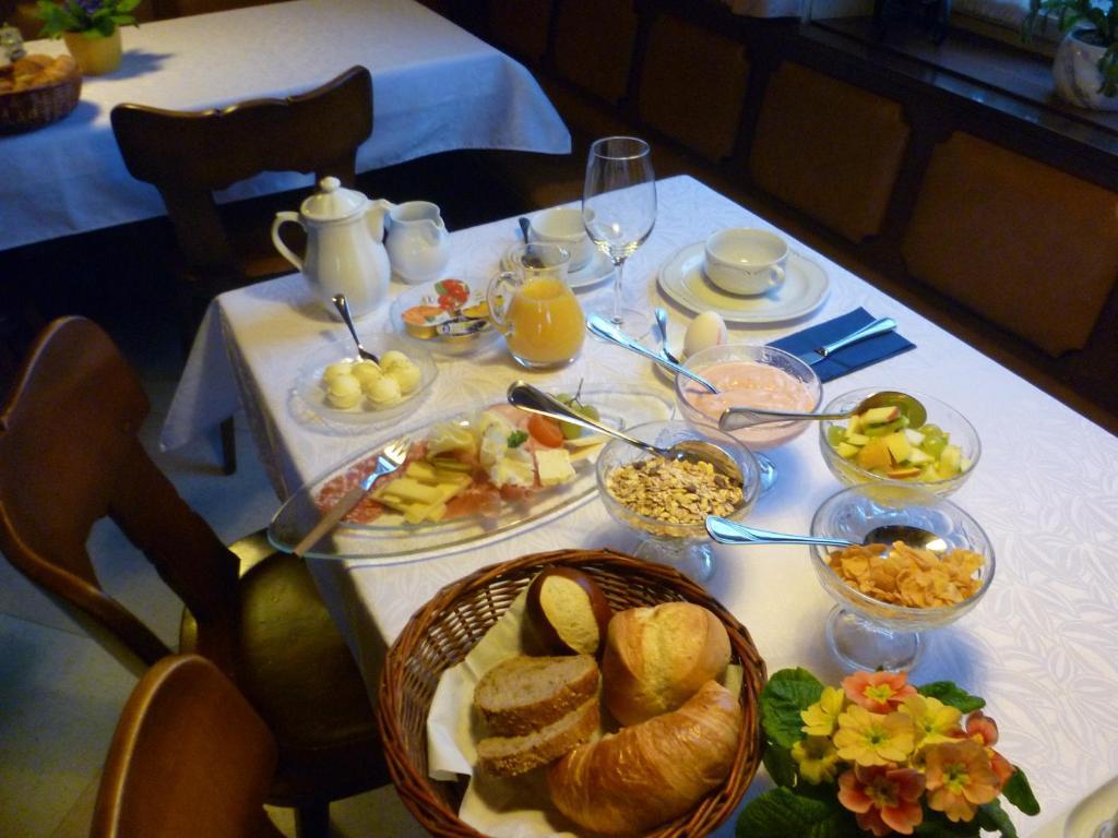 Hotel Speiserestaurant Bahnhof Guttingen Экстерьер фото
