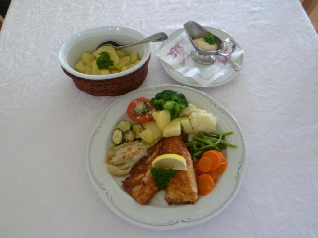 Hotel Speiserestaurant Bahnhof Guttingen Экстерьер фото