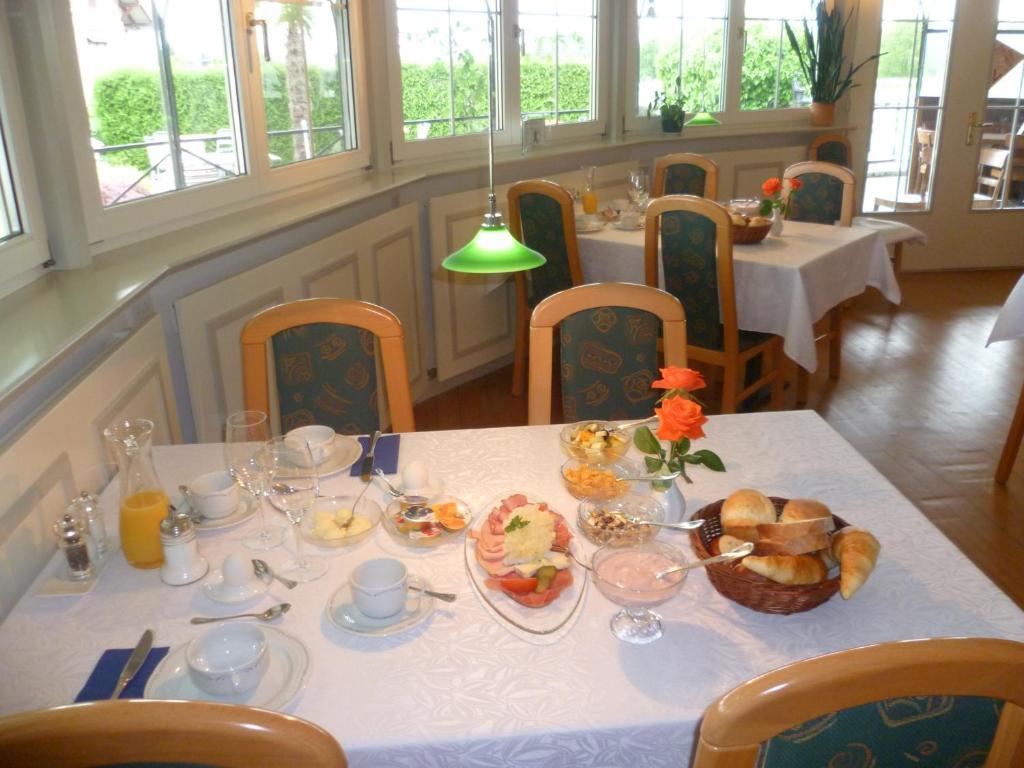 Hotel Speiserestaurant Bahnhof Guttingen Экстерьер фото