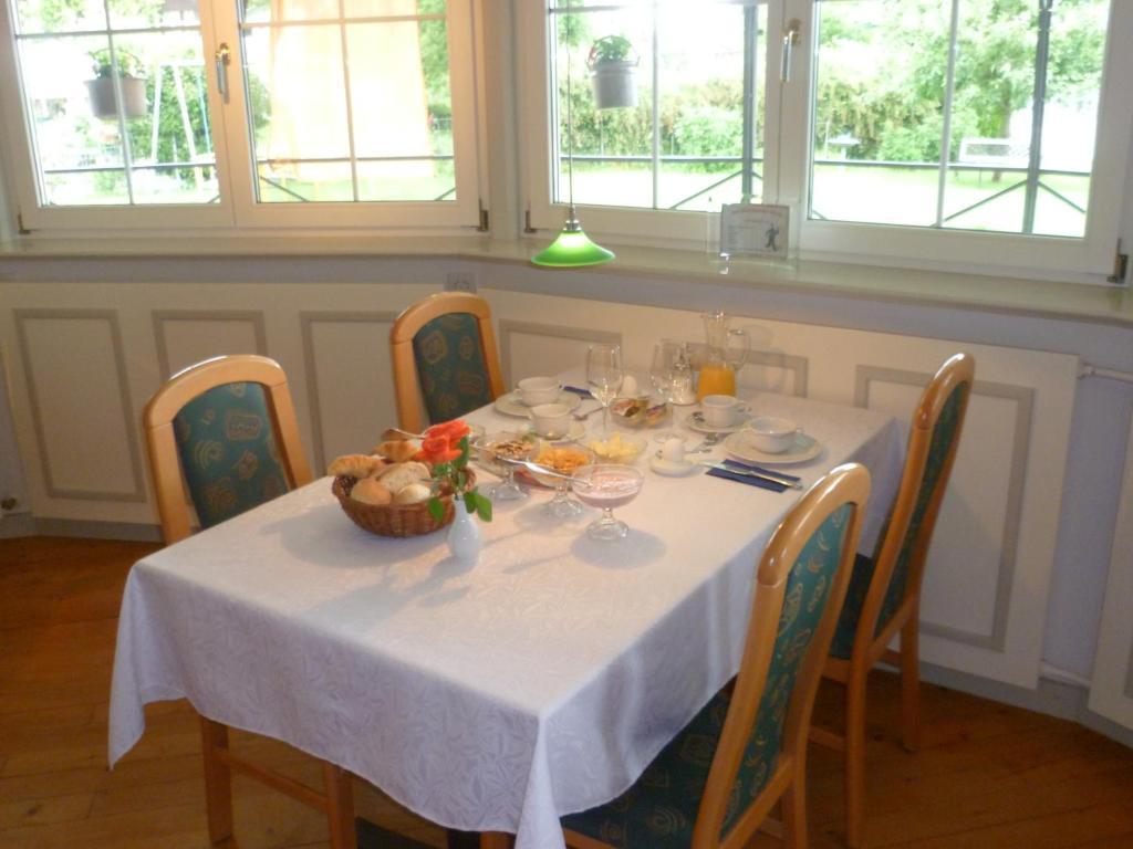 Hotel Speiserestaurant Bahnhof Guttingen Экстерьер фото