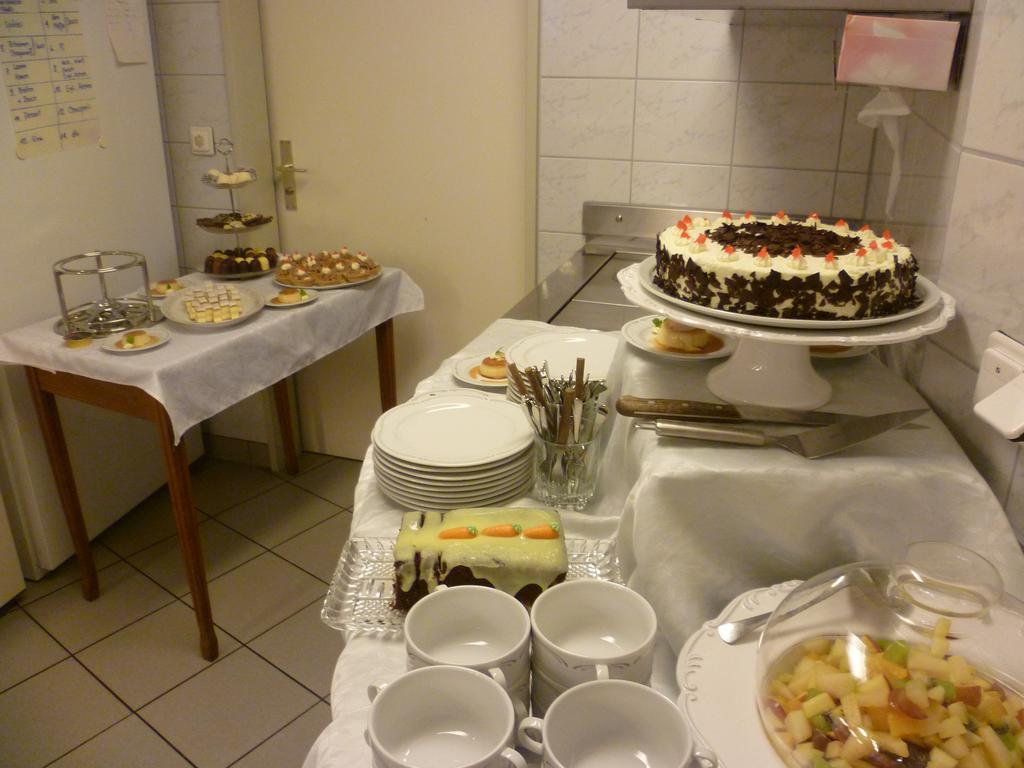 Hotel Speiserestaurant Bahnhof Guttingen Экстерьер фото