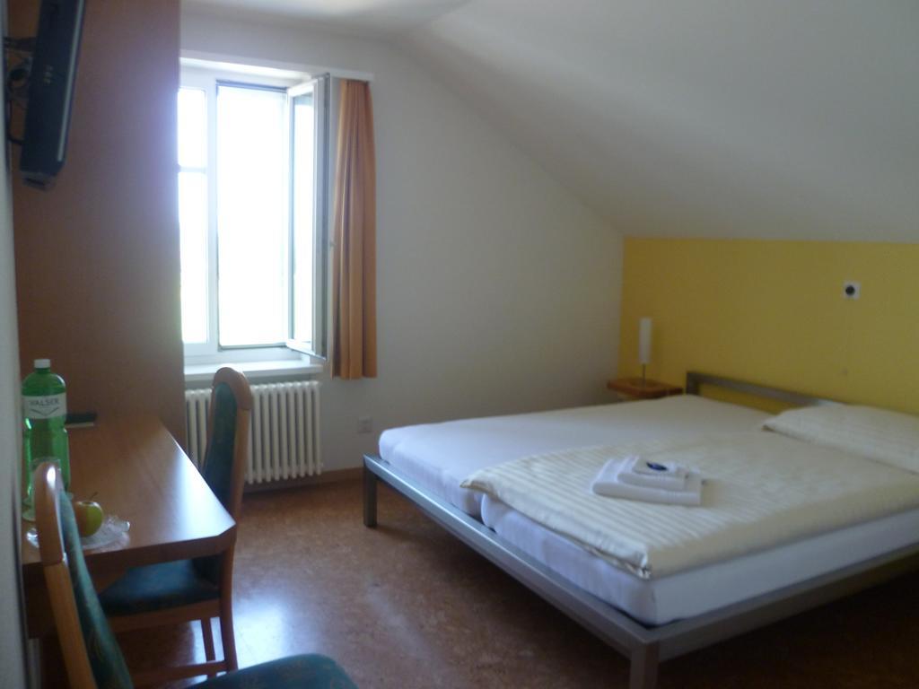 Hotel Speiserestaurant Bahnhof Guttingen Экстерьер фото