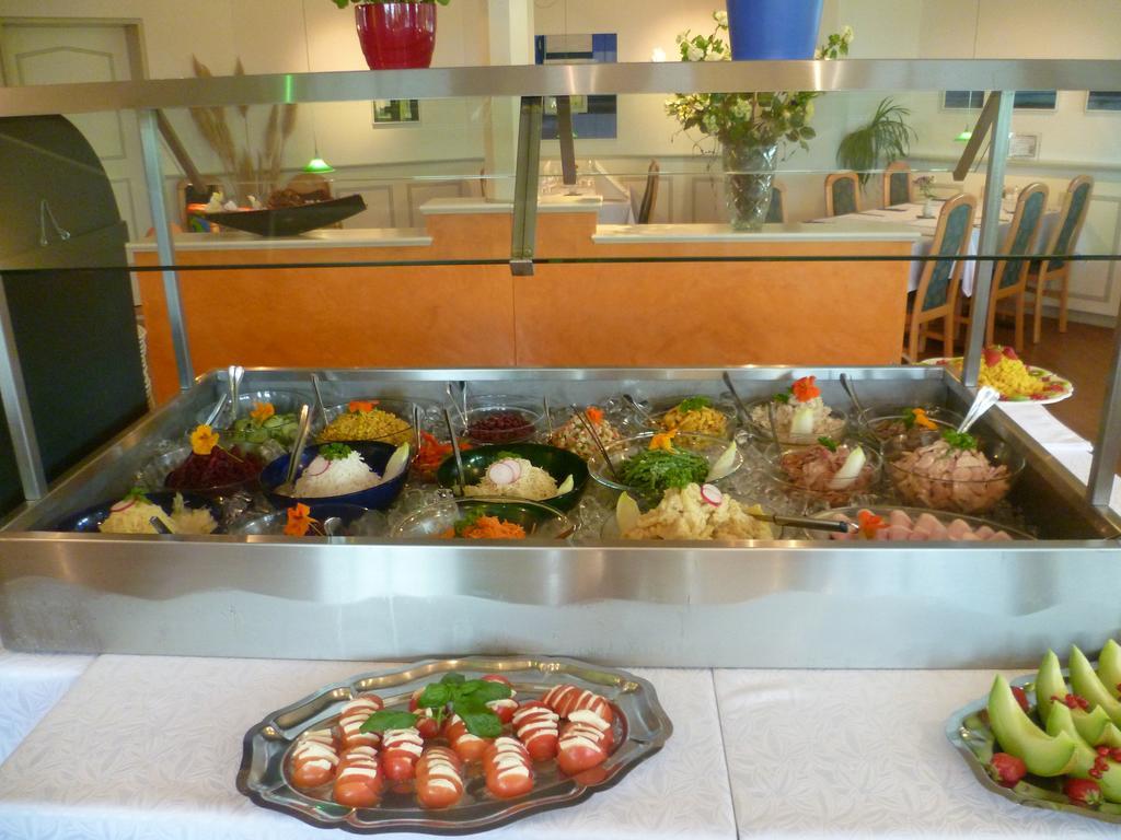 Hotel Speiserestaurant Bahnhof Guttingen Экстерьер фото