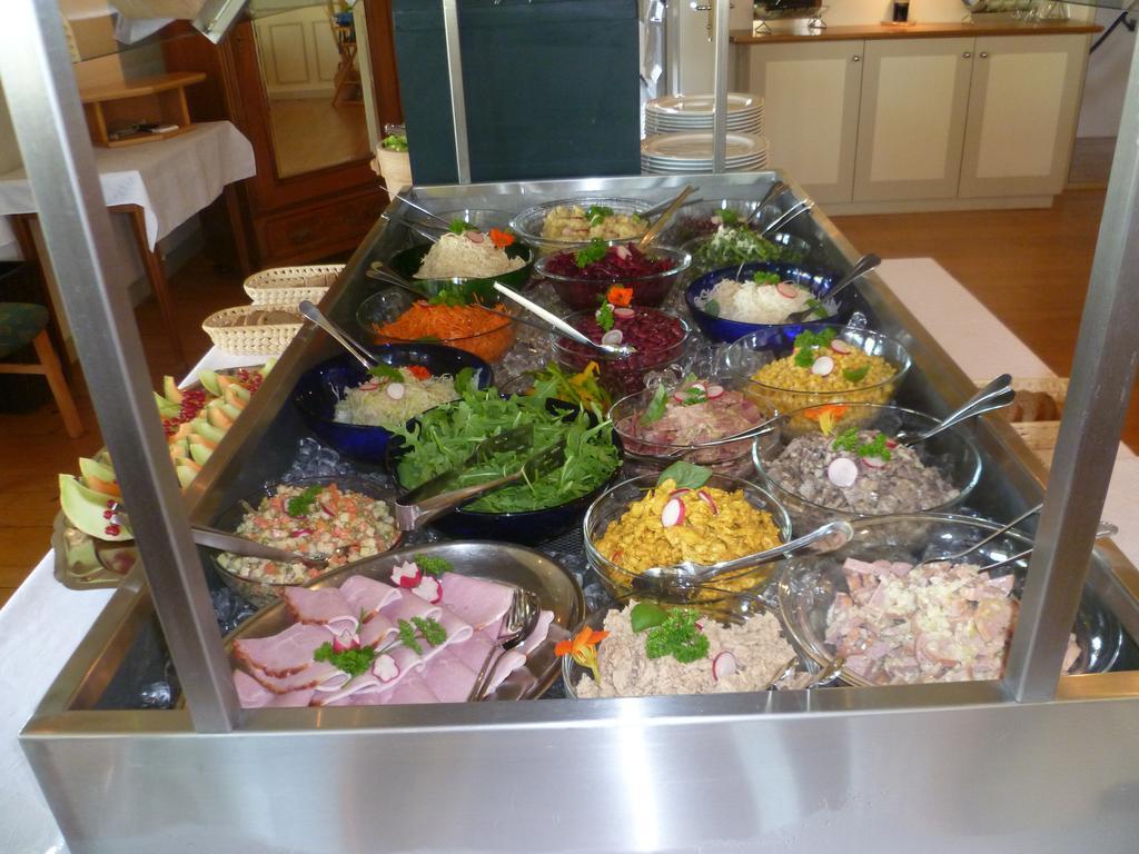 Hotel Speiserestaurant Bahnhof Guttingen Экстерьер фото